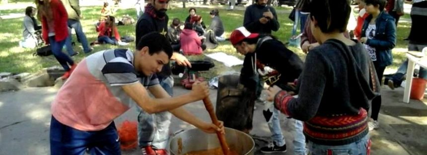 Organizaciones sociales instalaron ollas populares en reclamo de la emergencia alimentaria