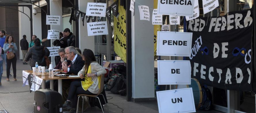 Científicos del Conicet volvieron a tomar el Ministerio de Ciencia y Tecnología