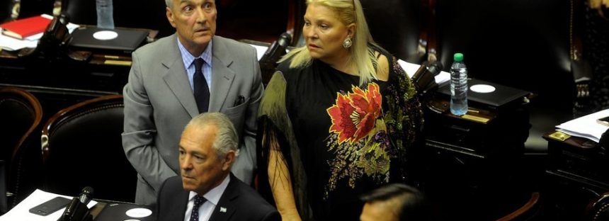 Carrió insultó a dos diputados y desató un escándalo en el Congreso