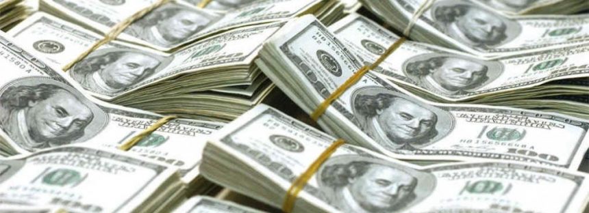 Alerta por el dólar: superó la barrera de los 21 pesos