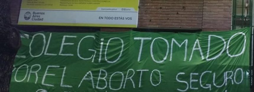 Estudiantes toman colegios porteños para apoyar la legalización del aborto