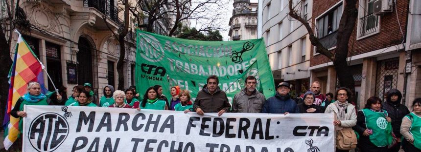 La Marcha Federal llega a Plaza de Mayo para protestar contra el Gobierno