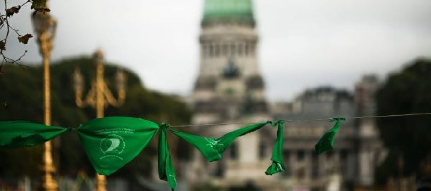 Por una leve ventaja, el aborto legal fue aprobado en Diputados