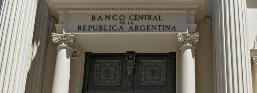 El Banco Central sube la tasa de interés al 60% para contener al dólar