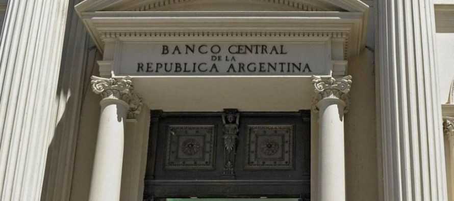 El Banco Central sube la tasa de interés al 60% para contener al dólar