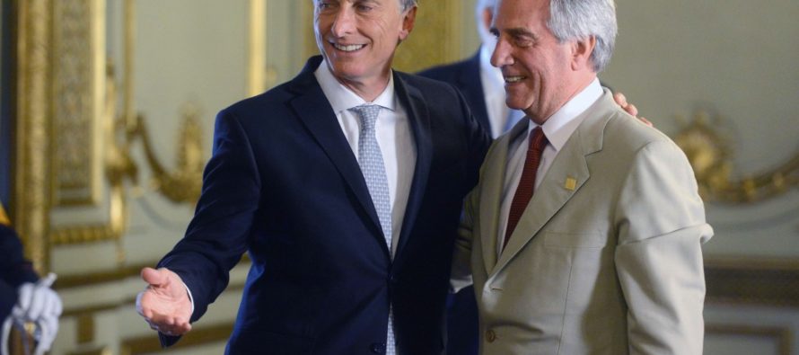 Mauricio Macri viaja a Uruguay para reunirse con Tabaré Vásquez