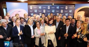 Cristina Kirchner participó de la cumbre del PJ luego de 16 años