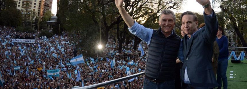 Macri prometió reducir a cero las contribuciones patronales para los nuevos empleados de pymes