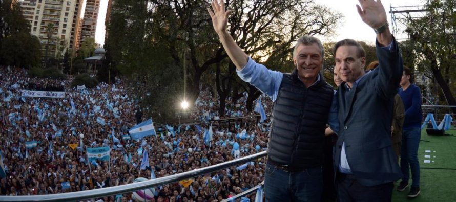 Macri prometió reducir a cero las contribuciones patronales para los nuevos empleados de pymes