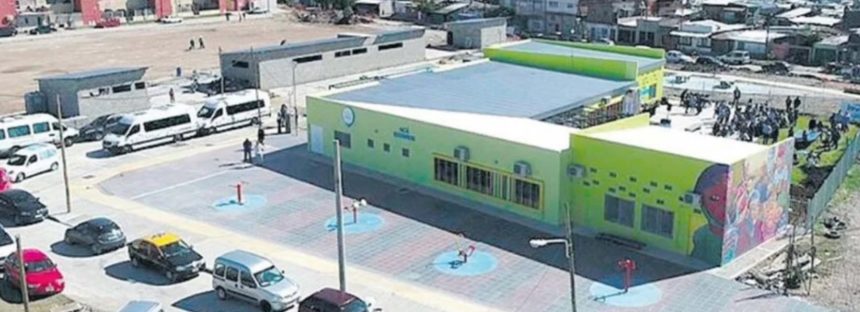 Alberto Fernández visitó el nuevo hospital de campaña en Lanús