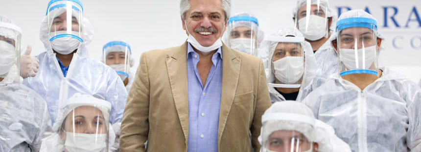 Fernández recorrió una empresa y pidió a los trabajadores «no bajar los brazos»