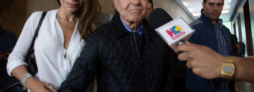 Menem continúa internado: «Recen por mi papá», suplicó Zulemita