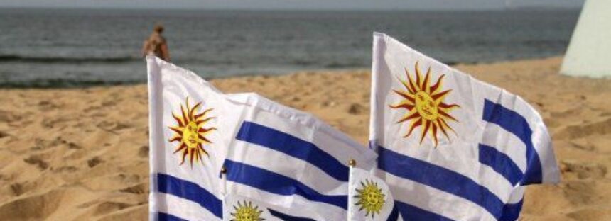 La embajada uruguaya en Argentina tramita unas 100 solicitudes de residencia por semana