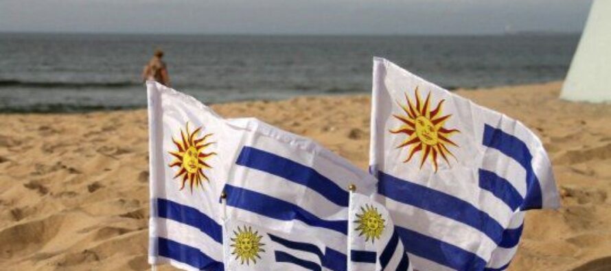 La embajada uruguaya en Argentina tramita unas 100 solicitudes de residencia por semana