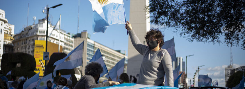 Mulitudinarias marchas contra el Gobierno en el Obelisco y varias ciudades del país