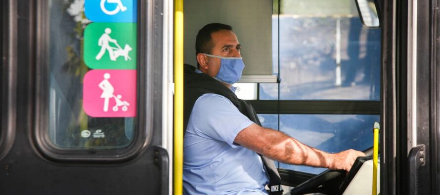 Exigen que se vacunen de manera urgente a los trabajadores de Transporte