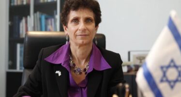 La embajadora israelí ratificó sus críticas al comunicado del Gobierno