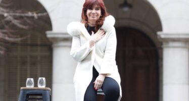 Sucesión en el Ministerio de Defensa: Cristina Kirchner le daría poder de decisión a un gobernador