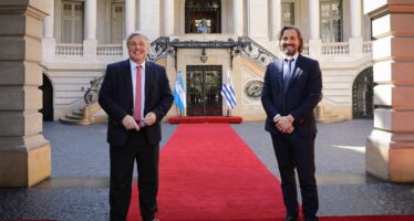 Cancilleres de Argentina y Uruguay acordaron reuniones para seguir analizando la relación bilateral