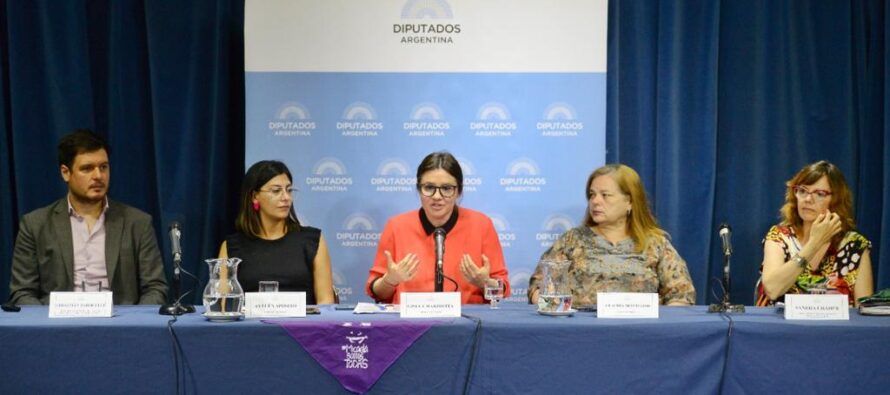 Legisladoras intentan erradicar la violencia por razones de género en publicidades