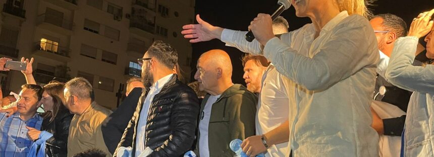 Cynthia Hotton cerró la campaña frente al Congreso: «La gente confía en nosotros»