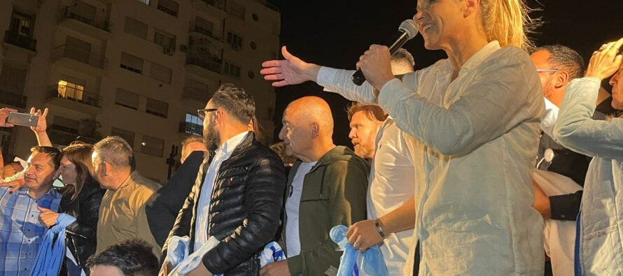 Cynthia Hotton cerró la campaña frente al Congreso: «La gente confía en nosotros»