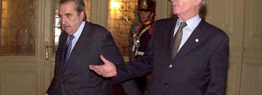 El tema más tabú: cuál fue el rol de Alfonsín en la caída del Gobierno de De la Rúa
