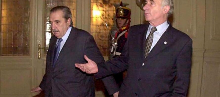 El tema más tabú: cuál fue el rol de Alfonsín en la caída del Gobierno de De la Rúa