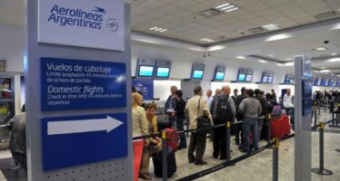 Aerolíneas Argentinas anunció cambios en un centenar de vuelos por un paro de trabajadores