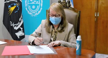 La oposición cargó contra Alicia Kirchner por el «pase sanitario» para asistir a la escuela