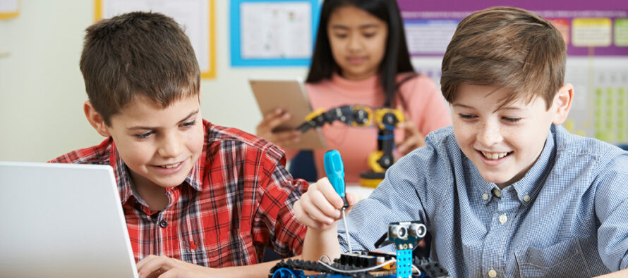 Inauguran una escuela de robótica para niños de entre 6 y 9 años