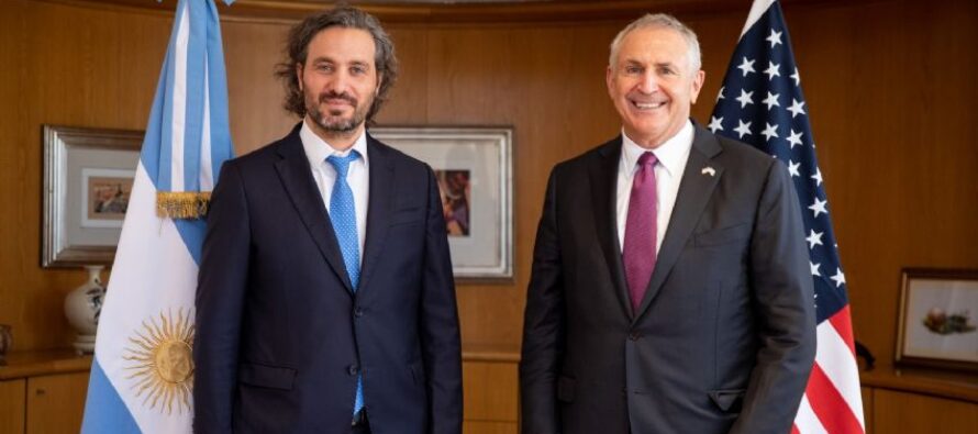El embajador que se adaptó muy rápido y sorprende a todos por su protagonismo