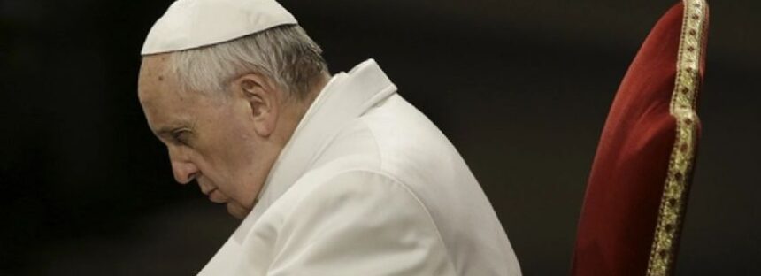 El Papa no logra contener la interna de la Iglesia local y busca un sucesor para el cardenal Poli