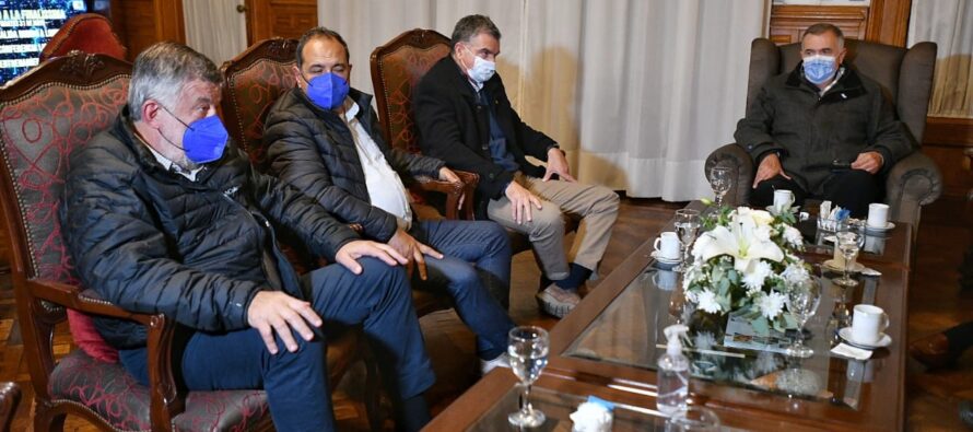 Tucumán: transportistas levantaron el paro tras reunirse con el gobernador Osvaldo Jaldo