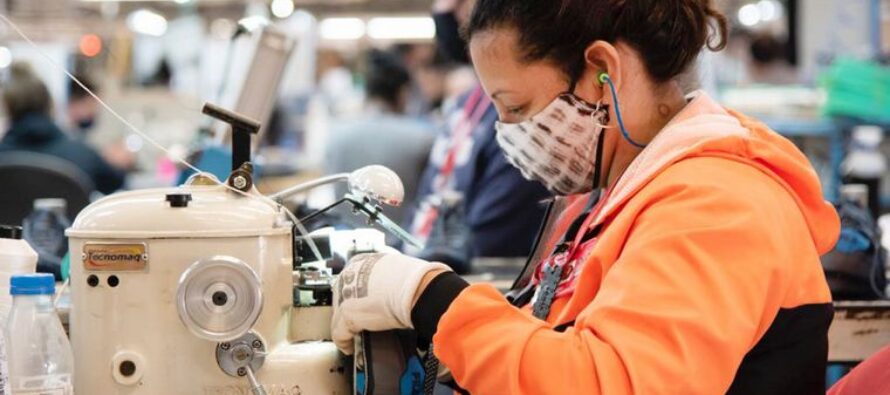 Los salarios aumentaron 7,4% en marzo y le ganaron a la inflación por primera vez en el año