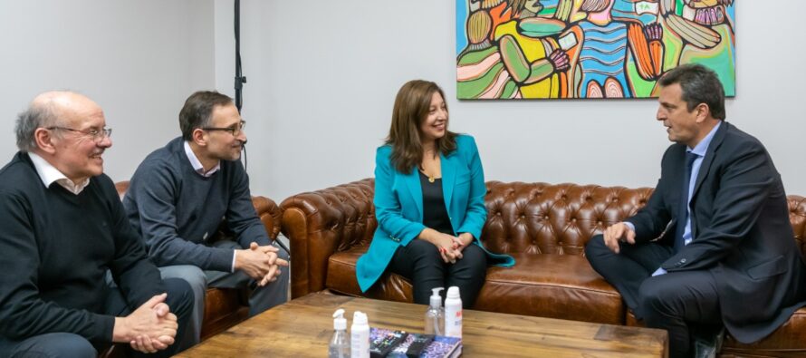 Massa sigue girando al centro con agenda propia