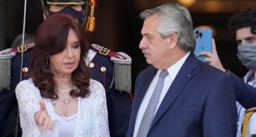 La encuesta que exhibe Cristina Kirchner para dejar en offside a Alberto Fernández