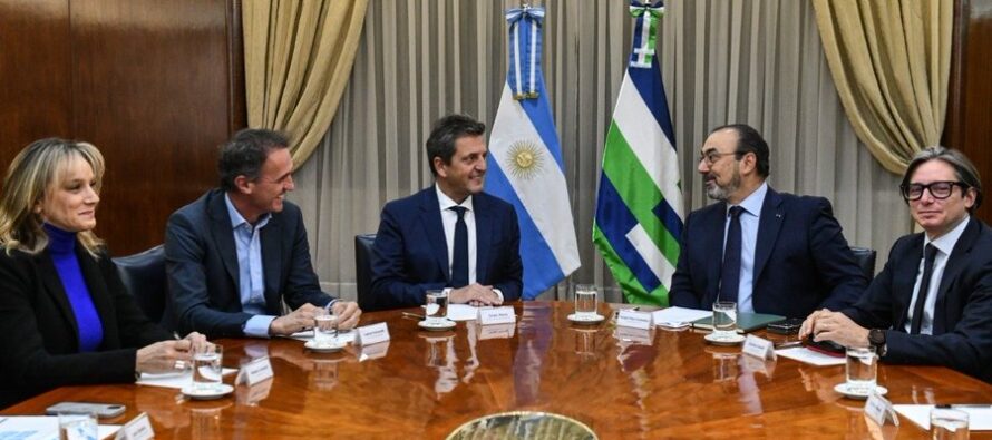 Se acordaron créditos entre Economía y CAF: se destinarán a infraestructura y diferentes programas