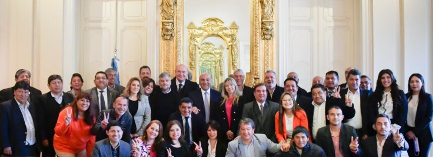 Manzur y un encuentro con intendentes y legisladores jujeños “para que las políticas nacionales lleguen a cada rincón del país»