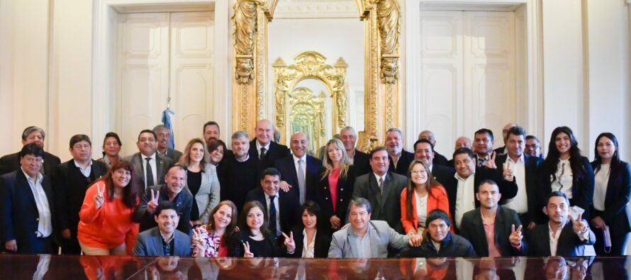 Manzur y un encuentro con intendentes y legisladores jujeños “para que las políticas nacionales lleguen a cada rincón del país»