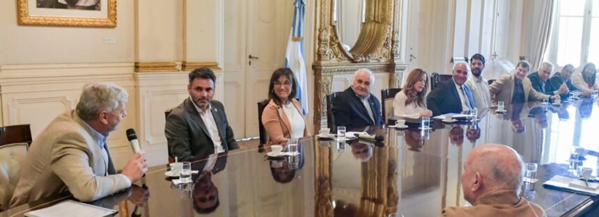 «Fomentar el desarrollo en cada rincón de la Argentina», la consigna bajo la cual Manzur y Tolosa Paz recibieron a intendentes de Córdoba