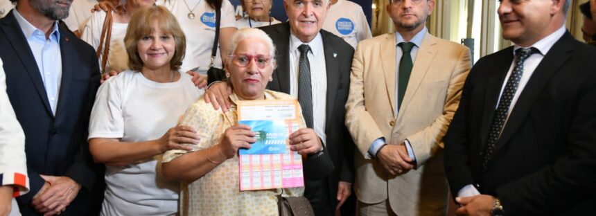 Tucumán: Osvlado Jaldo presentó el Boleto Gratuito para jubilados