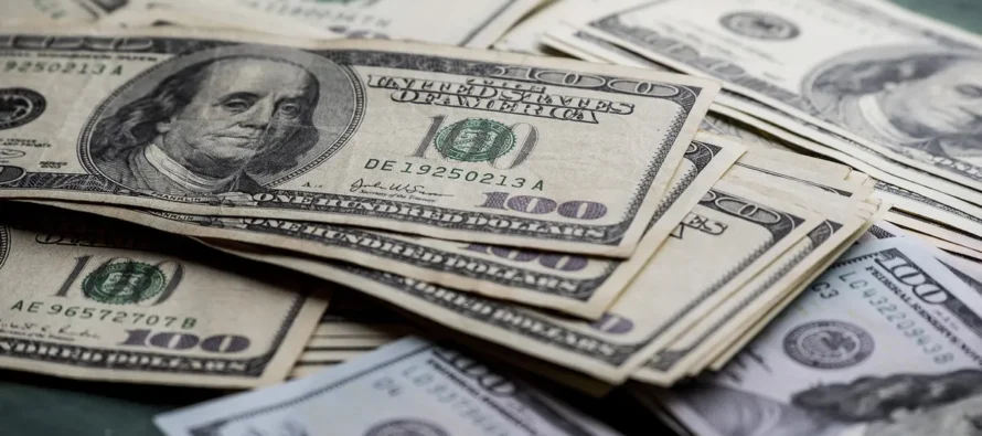 El dólar blue llegó a un nuevo récord y estira la brecha con el oficial