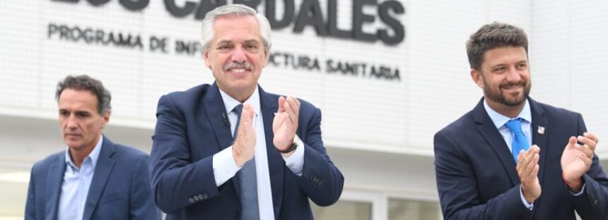 Alberto Fernández tuvo protestas durante un acto en Exaltación de la Cruz
