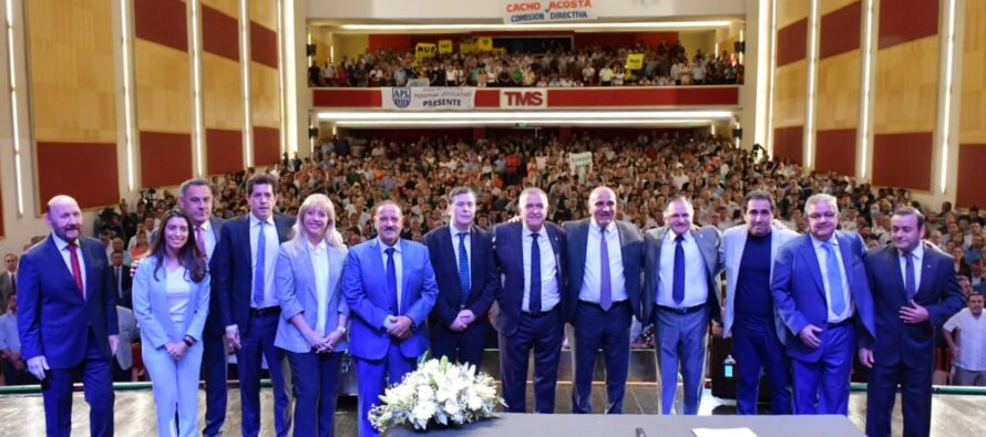 Manzur reasumió como gobernador de Tucumán: «Volvimos con las mismas ganas y fuerza»