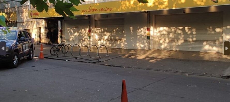 Rosario: narcos balearon un supermercado de la familia Rocuzzo y amenazaron a Lionel Messi