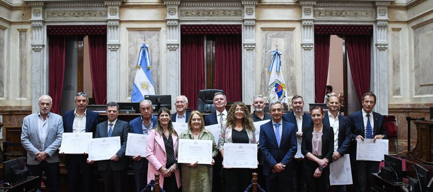 Empresarios de comercio recibieron el Diploma de Honor del Senado