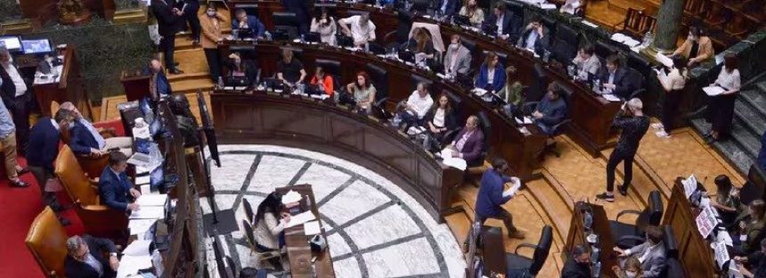 Presentaron un proyecto de ley para exigir que representantes del poder legislativo cuenten con el título secundario