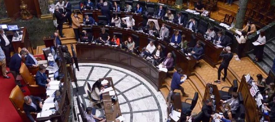 Presentaron un proyecto de ley para exigir que representantes del poder legislativo cuenten con el título secundario