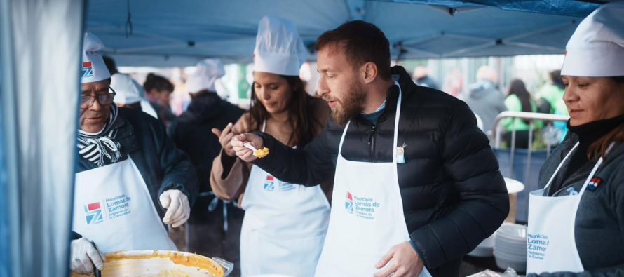 Locro y espectáculo de folklore: así celebraron los vecinos en un municipio del conurbano por el Día de la Patria